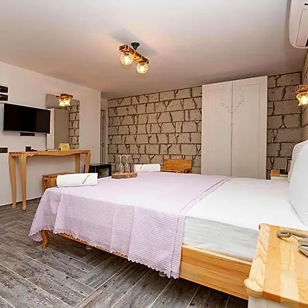 Twins Otel Çeşme