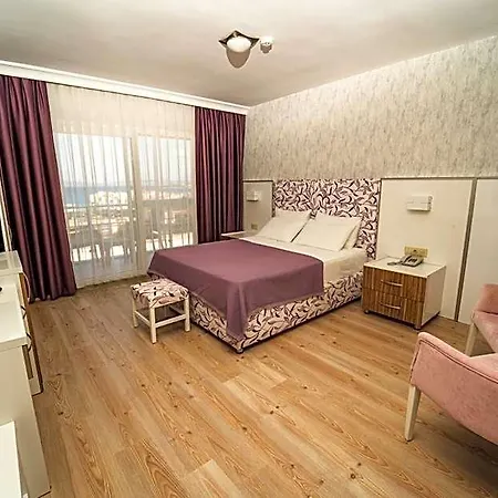 Twins Otel Çeşme